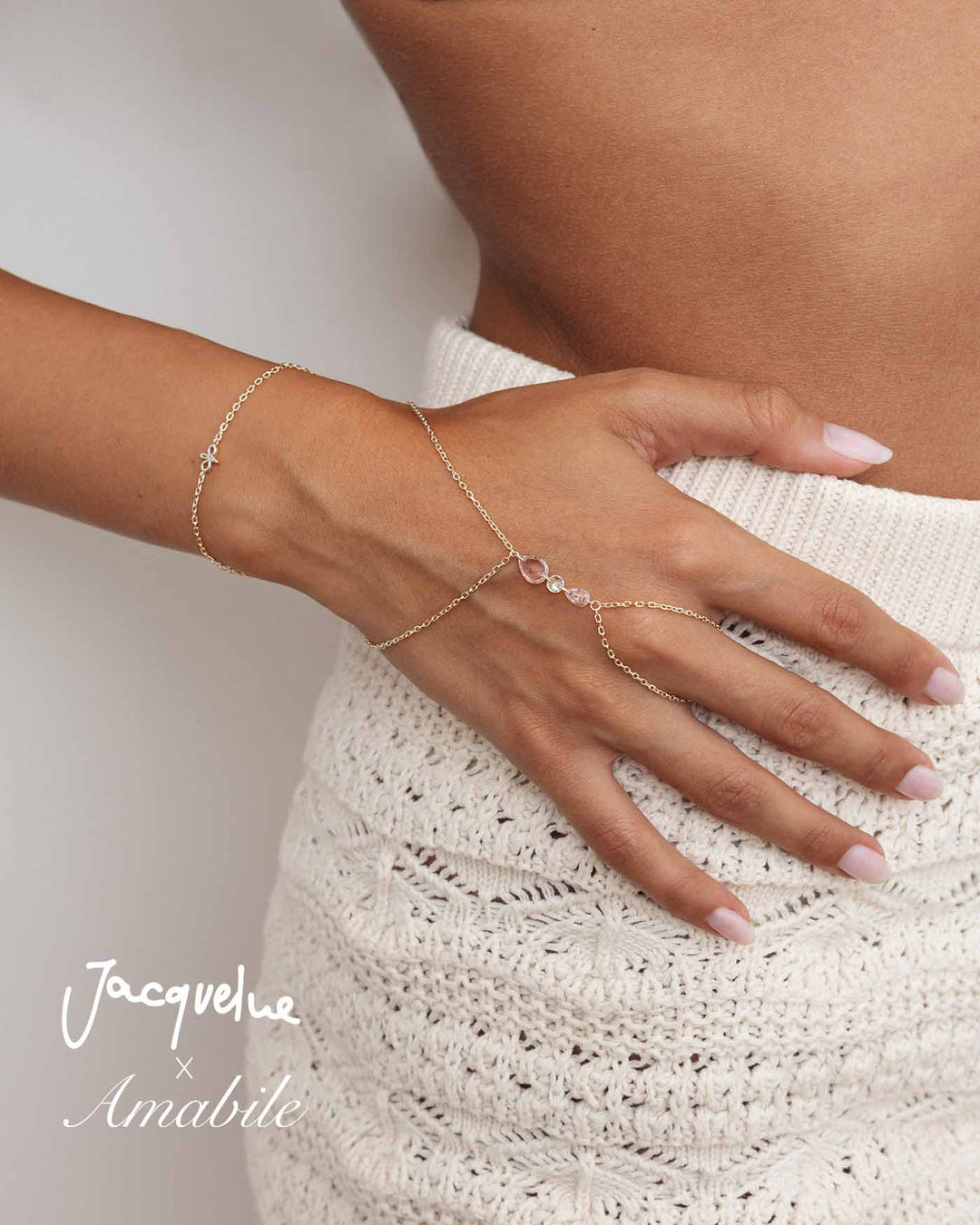 baciamano bacio non incluso argento indossato su modella