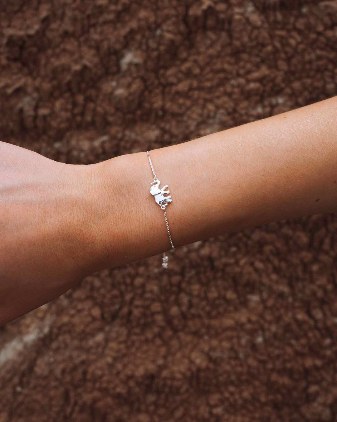 bracciale elefante argento indossato