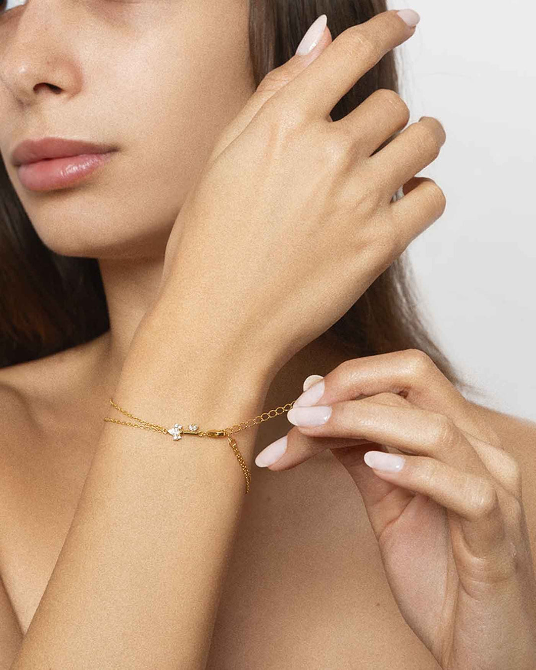 dettaglio del bracciale key placcato oro indossato