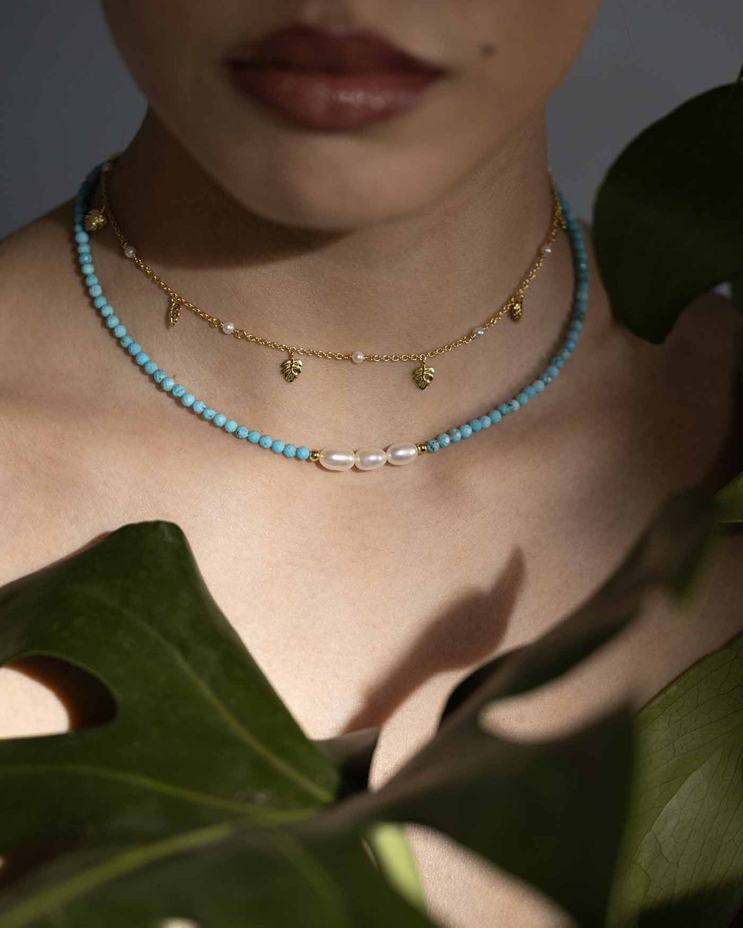 choker tropical placcato oro abbinato al choker amazzonia perle placcato oro