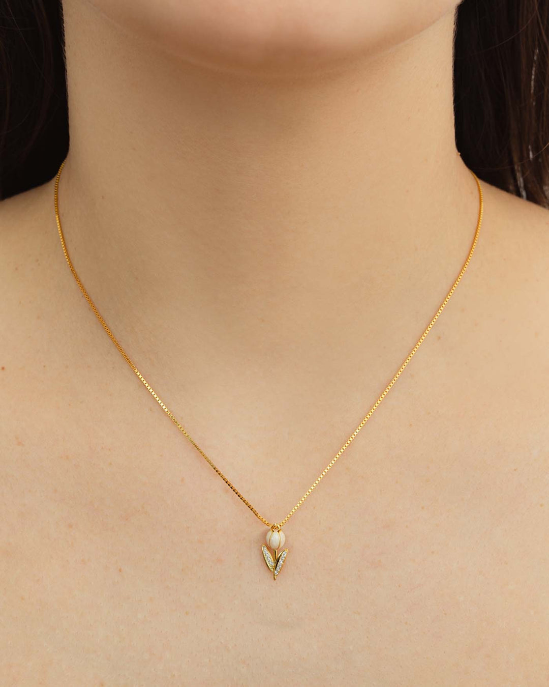 collana tully placcata oro indossata