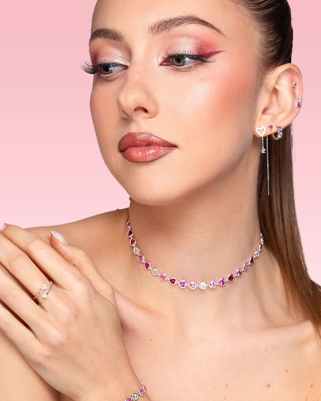 lovli cuore fucsia argento abbinato ad altri gioielli fucsia