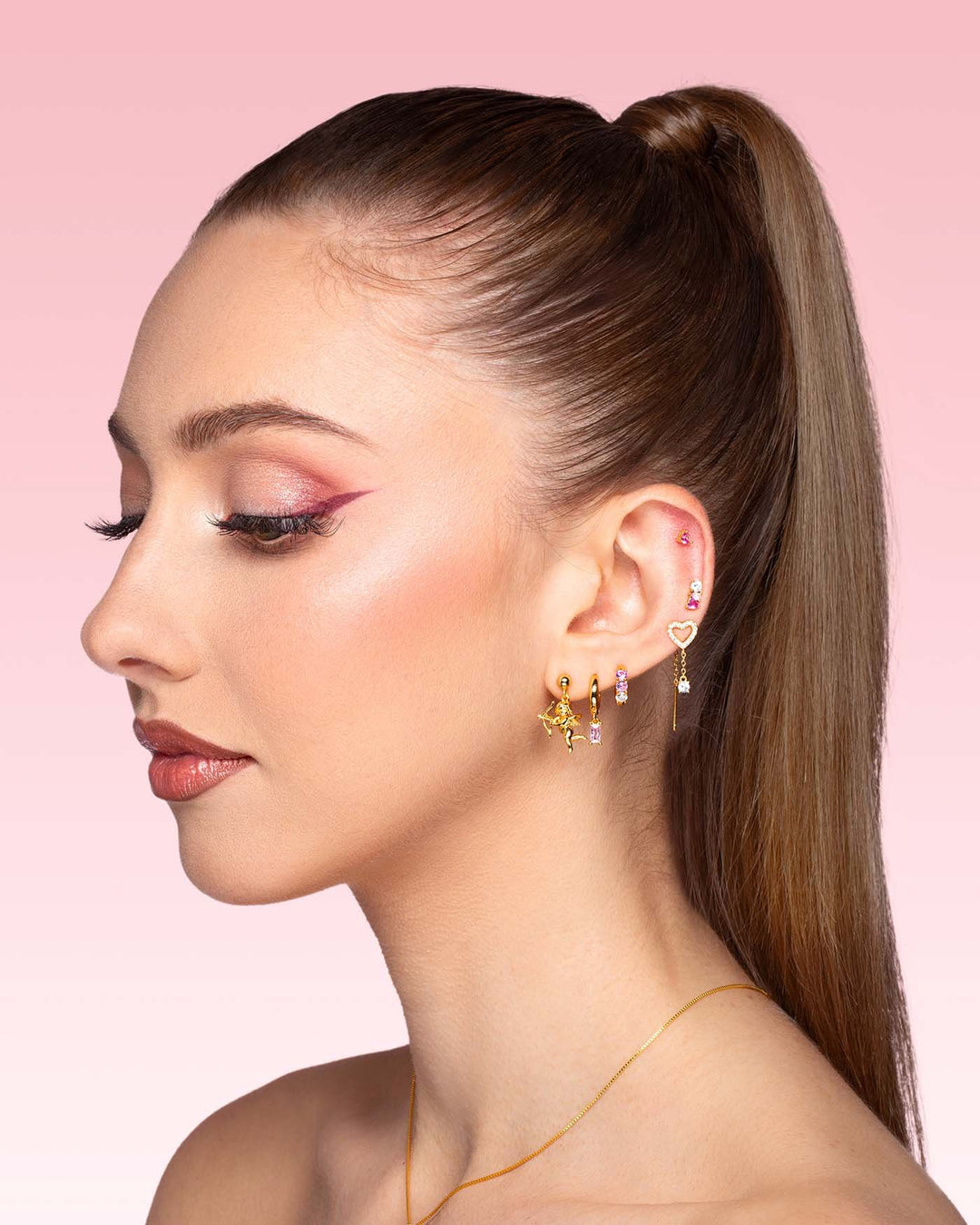 lovli cuore fucsia placcato oro abbinato ad altri orecchini rosa e fucsia