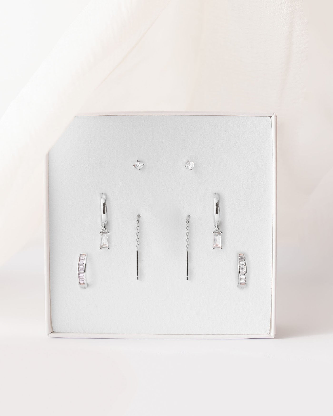 Set di Orecchini e Collana con Perle coltivate Bianche Lucide Set di Orecchini e Collana con Perle coltivate Bianche Lucide