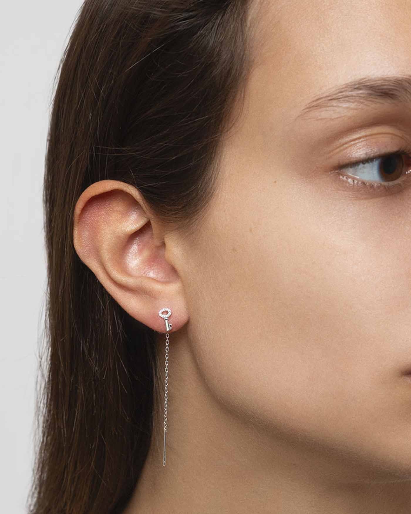 Mono Orecchino Lobo Iniziale (Corsivo Inglese), in argento 925% | Cipolla Gioielli | NMO02 Mono Orecchino Lobo Iniziale (Corsivo Inglese), in argento 925% | Cipolla Gioielli | NMO02