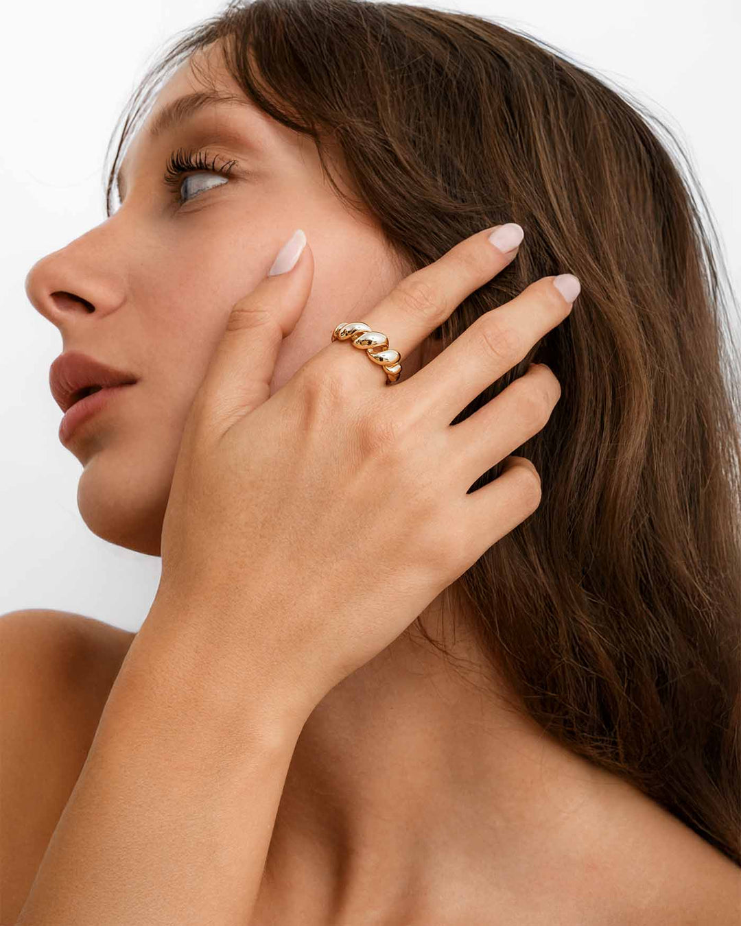 anello intrecciato bold argento indossato