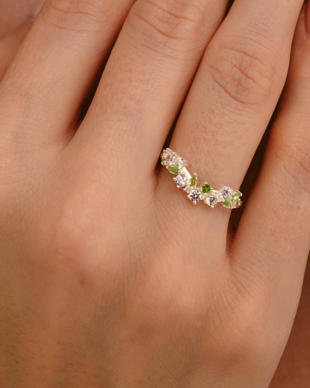 close up indossato orecchino fleur