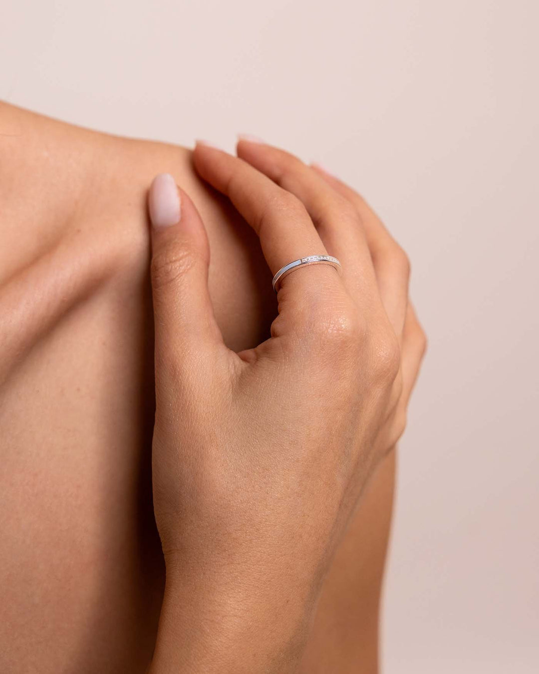 anello glossy argento indossato