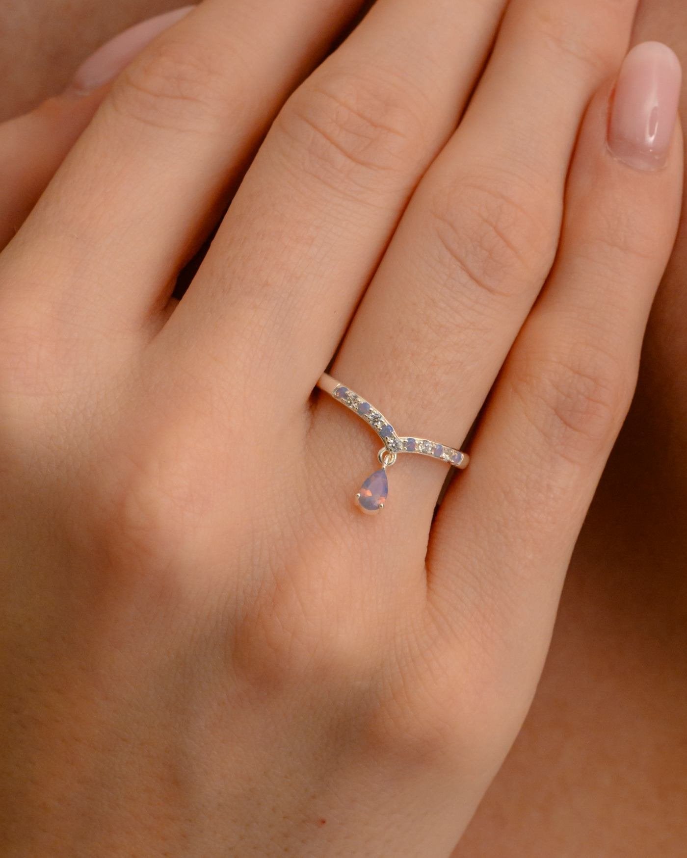 Qings Anello Chevron in Argento Sterling 925, Anello impilabile a Forma di V con Zirconi Colorati Anello di Promessa Anello di Fidanzamento per Le Donne Regali di Compleanno per Ragazze Qings Anello Chevron in Argento Sterling 925, Anello impilabile a Forma di V con Zirconi Colorati Anello di Promessa Anello di Fidanzamento per Le Donne Regali di Compleanno per Ragazze