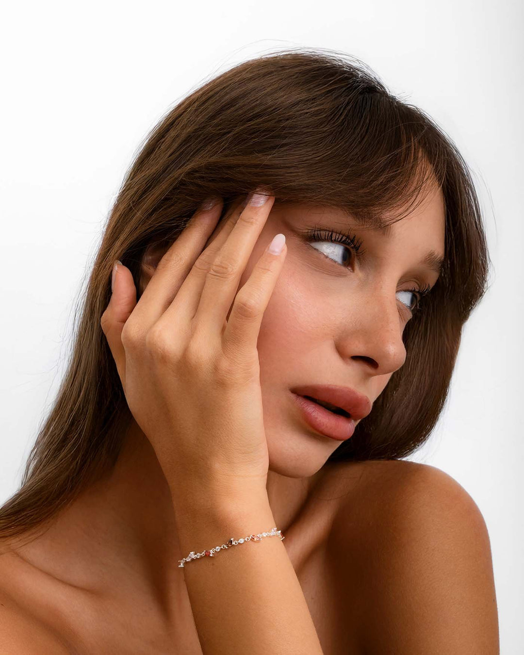 bracciale foliage argento indossato su modella