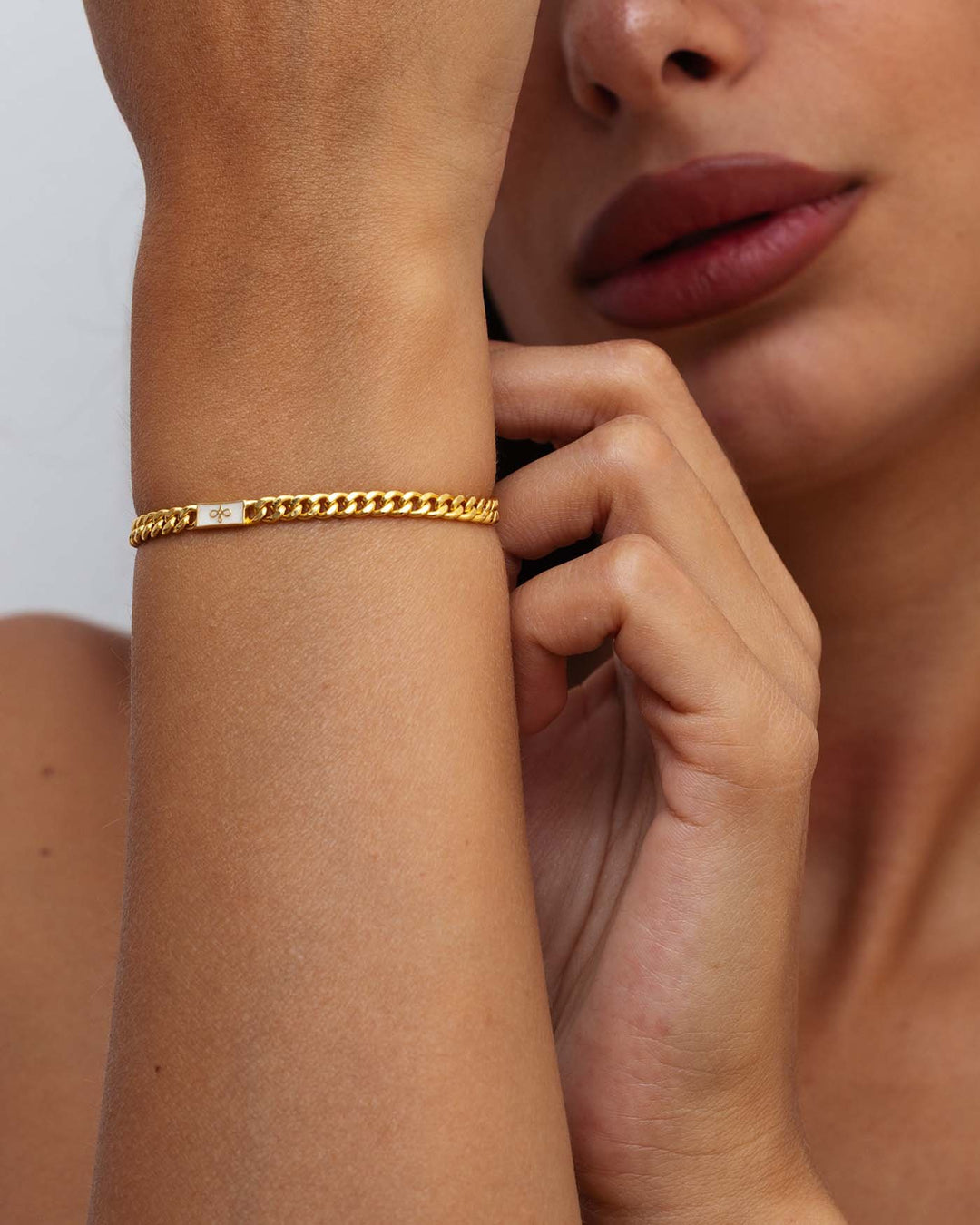 bracciale grumetta placcato oro indossato