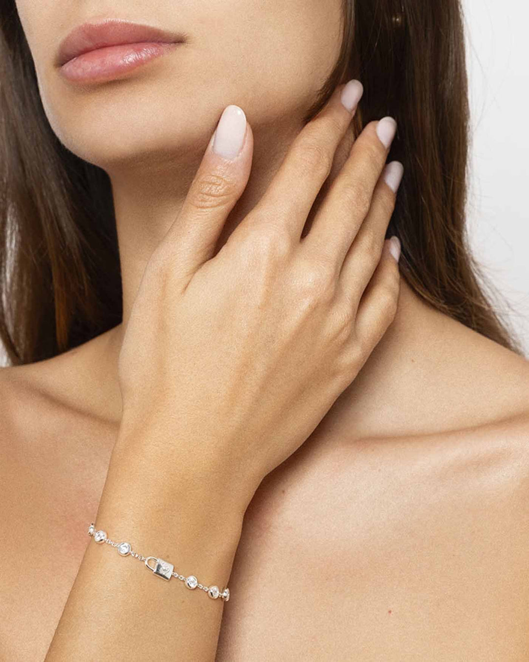 bracciale heartlock argento indossato su modella