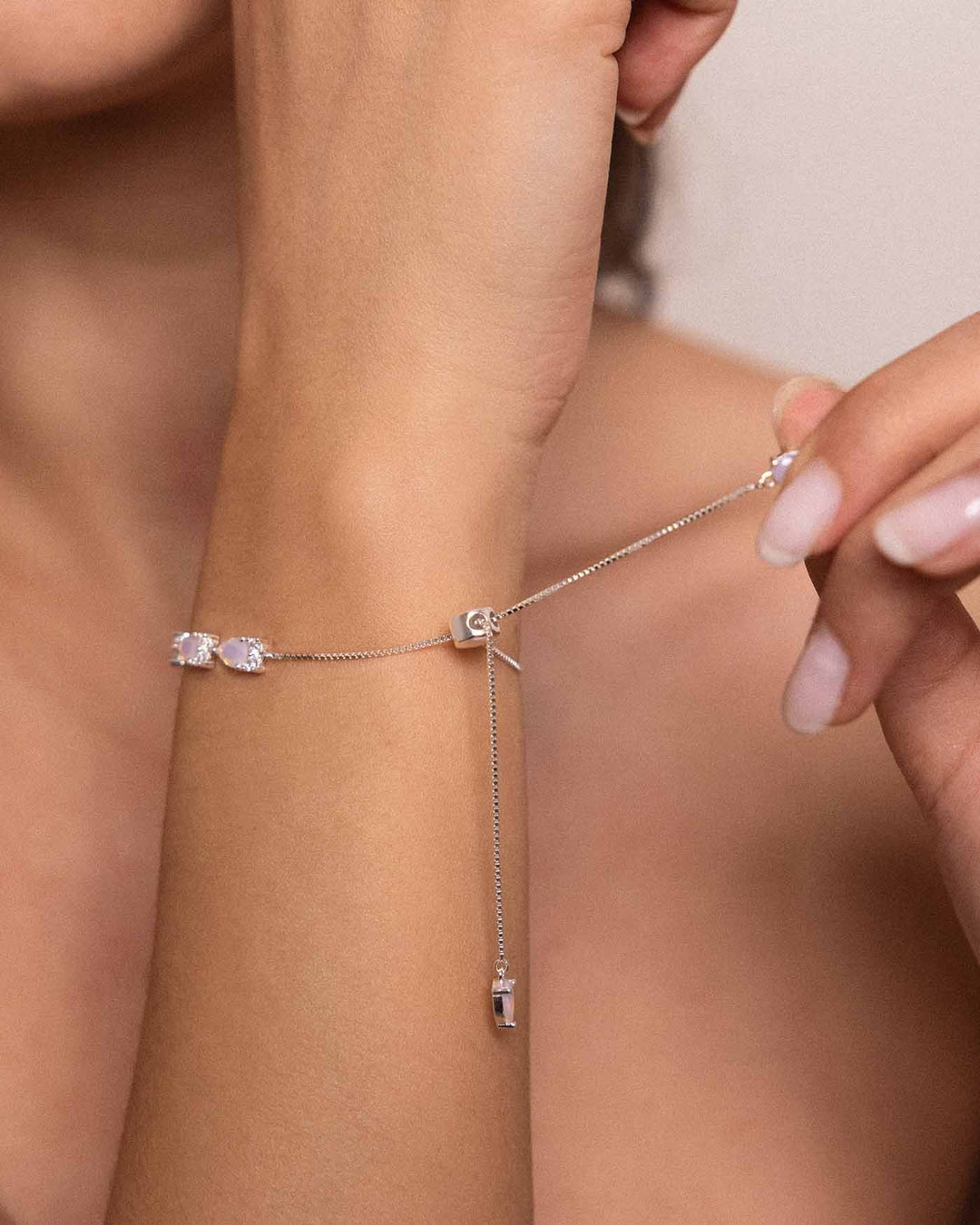 dettaglio del bracciale petals argento