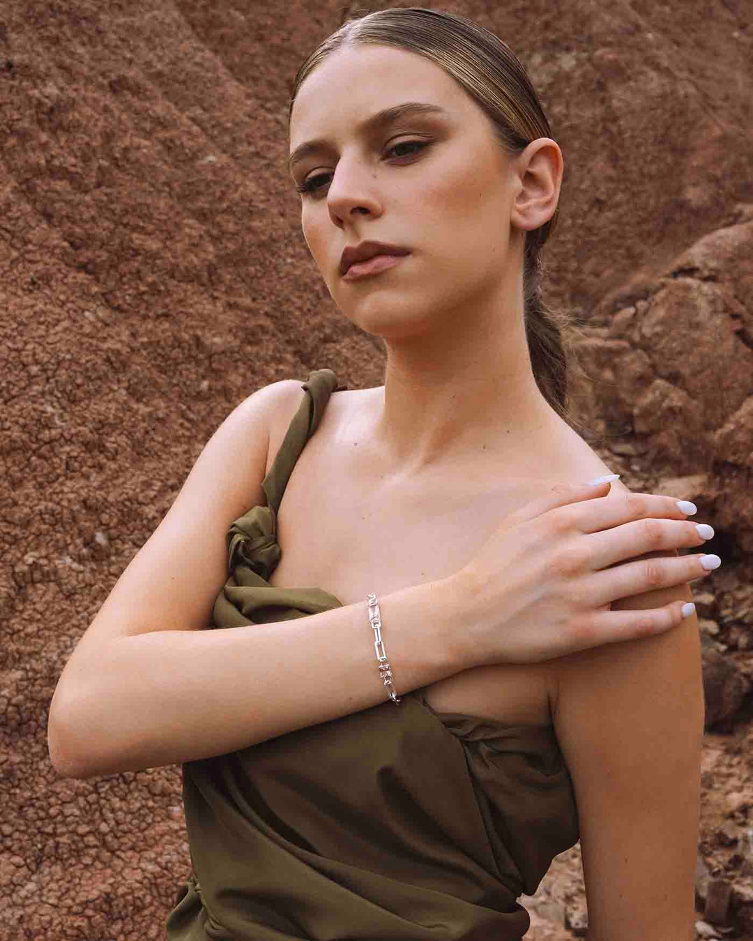 bracciale sunset argento indossato su modella