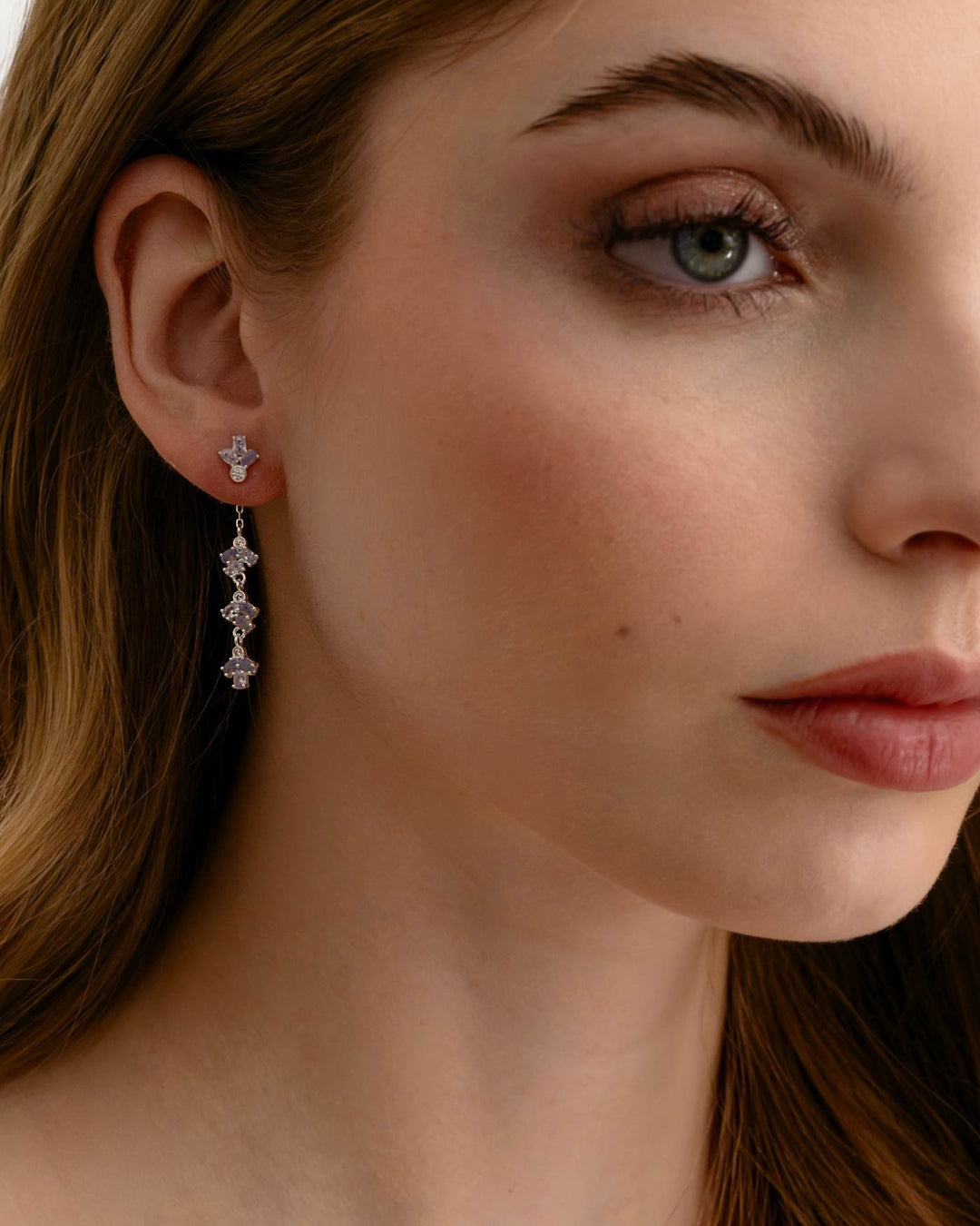 modella indossa charmi lavanda