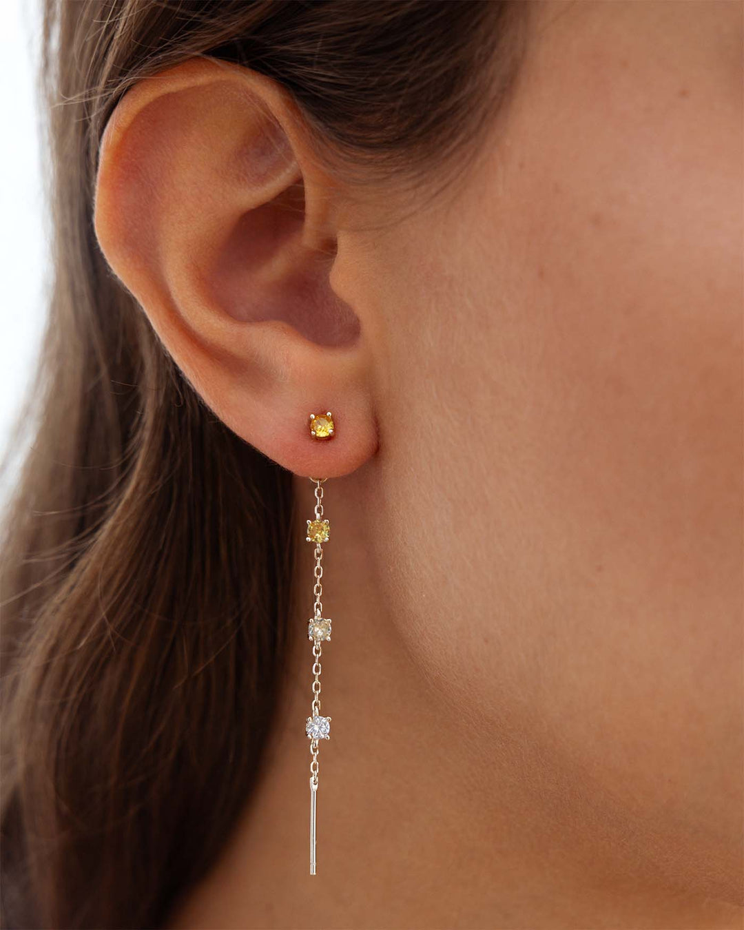 close up del charmi luce argento giallo indossato