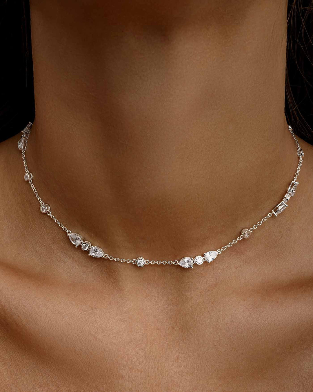 close up indossato choker glimmer argento
