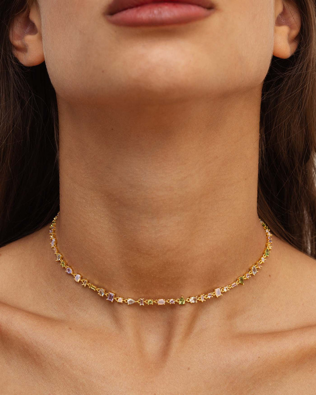close up indossato choker lilypad oro