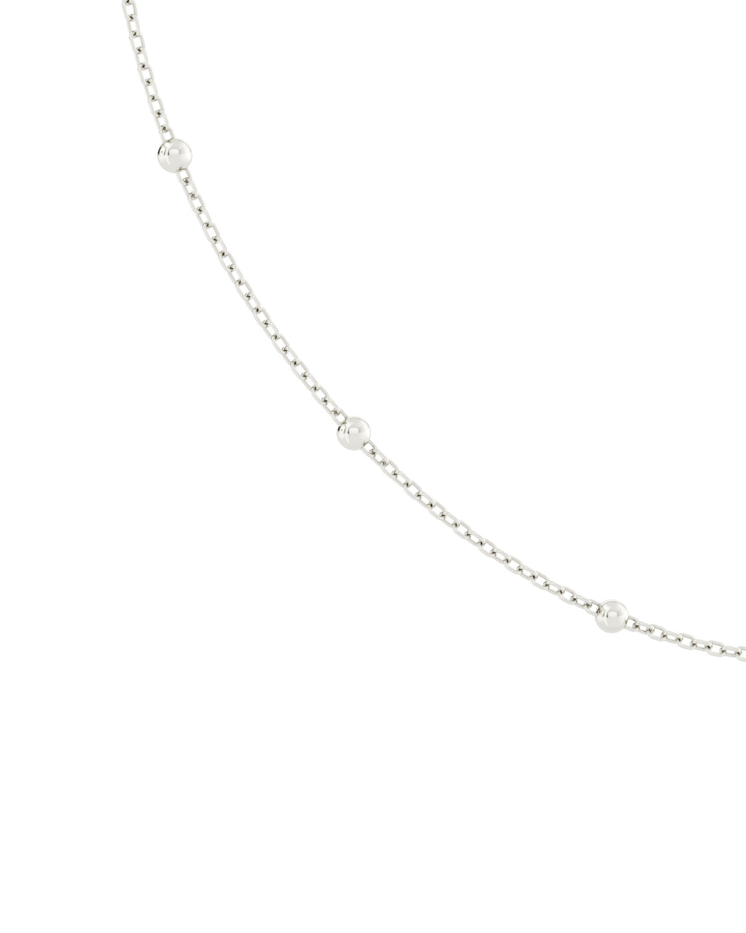 dettaglio collana choker argento con sfere 