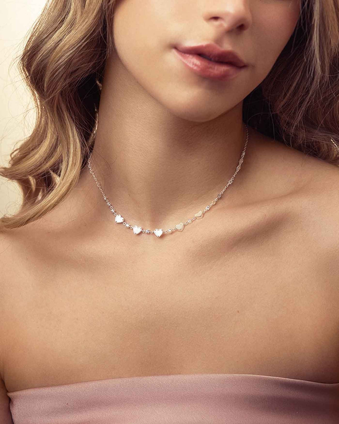 choker treasure argento indossato su modella