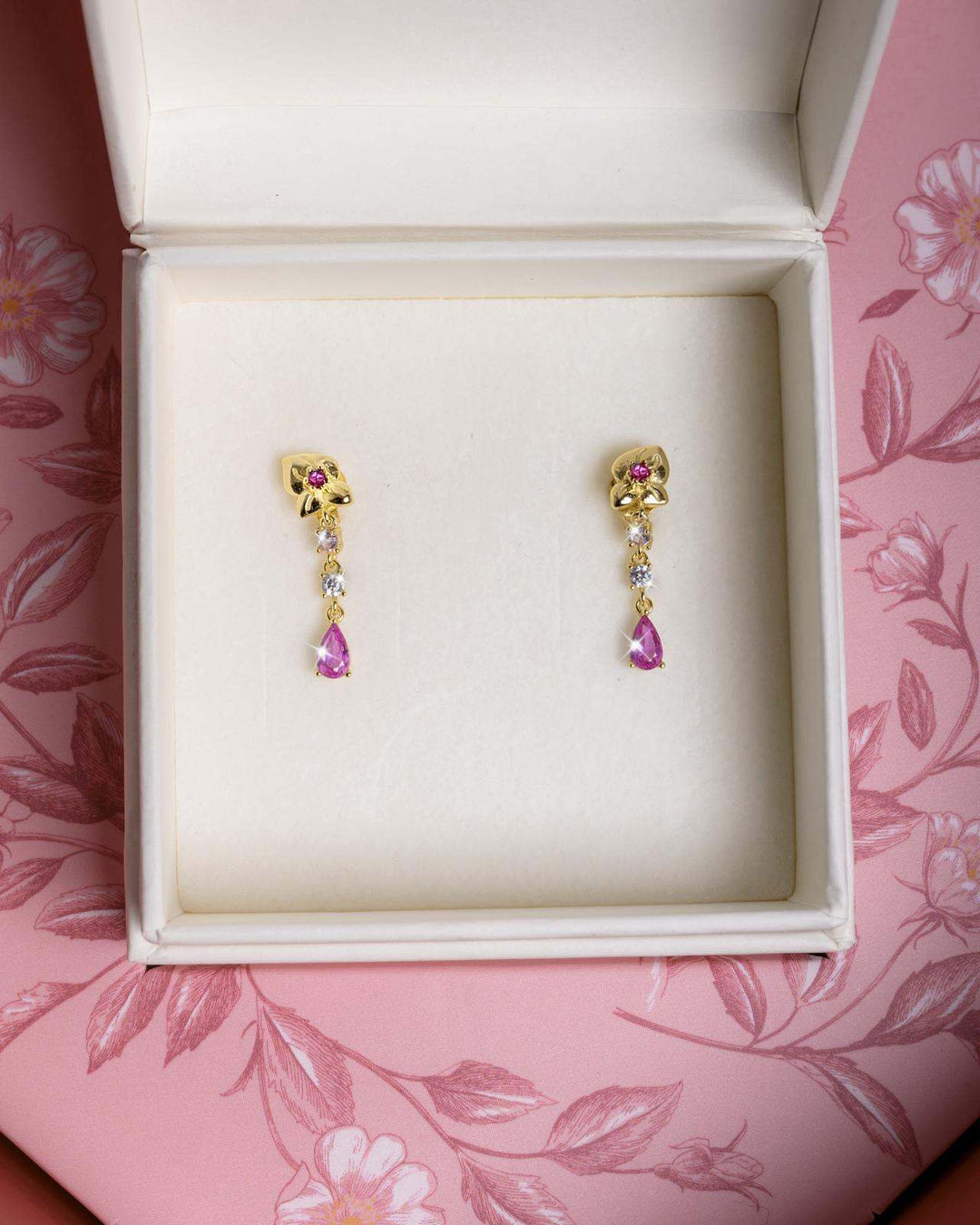 coppia di orecchini del cofanetto di san valentino