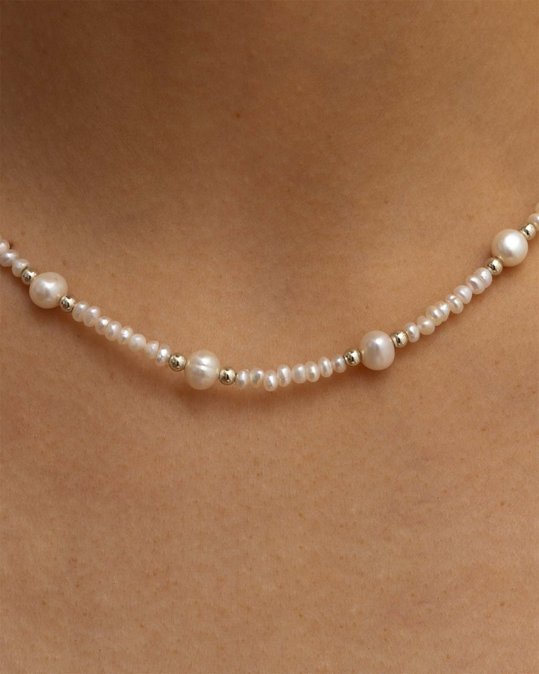 dettaglio della collana anita argento