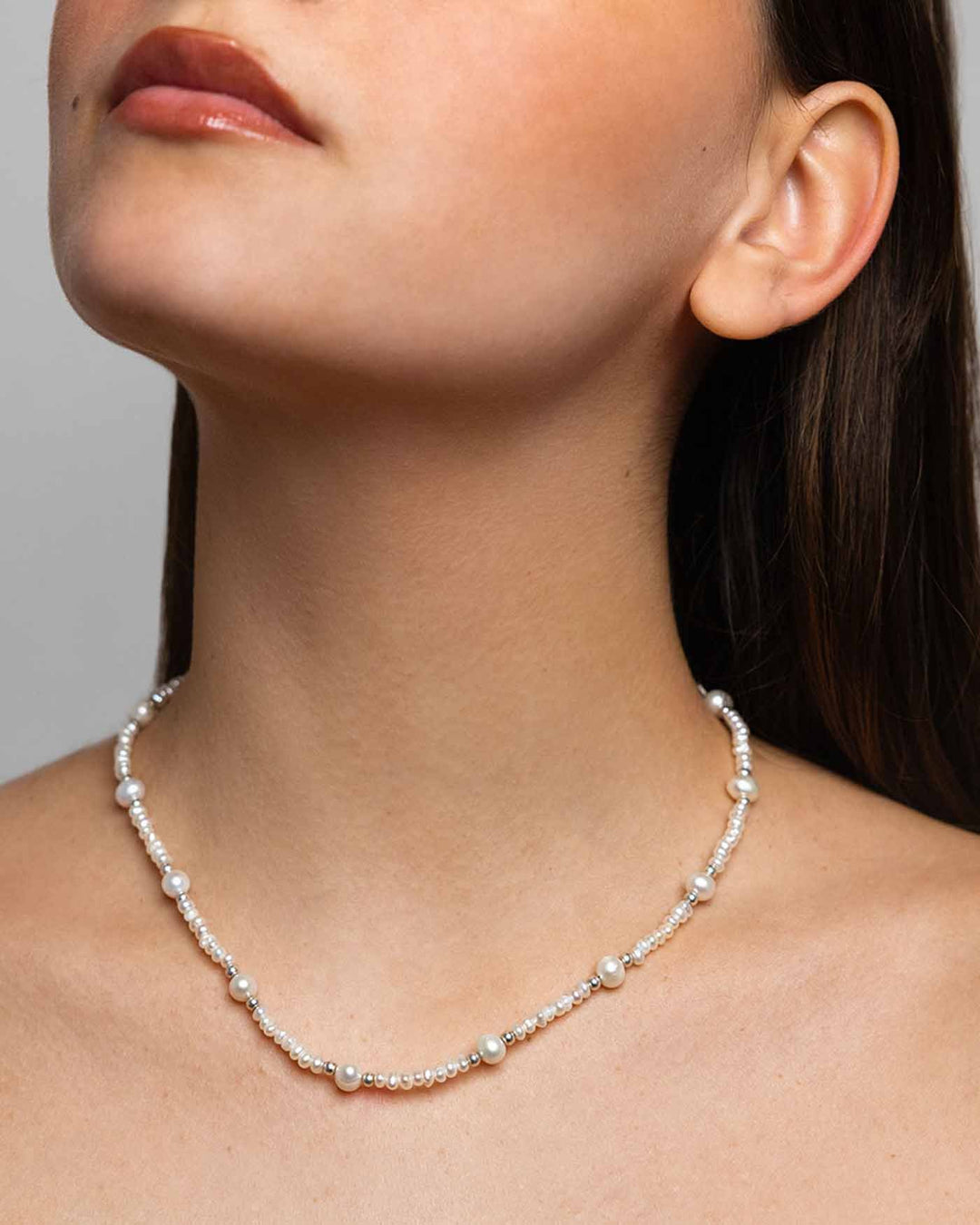 collana anita argento indossata su modella