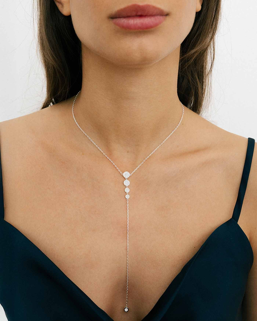 collana a y in argento con cerchi e pavé di zirconia