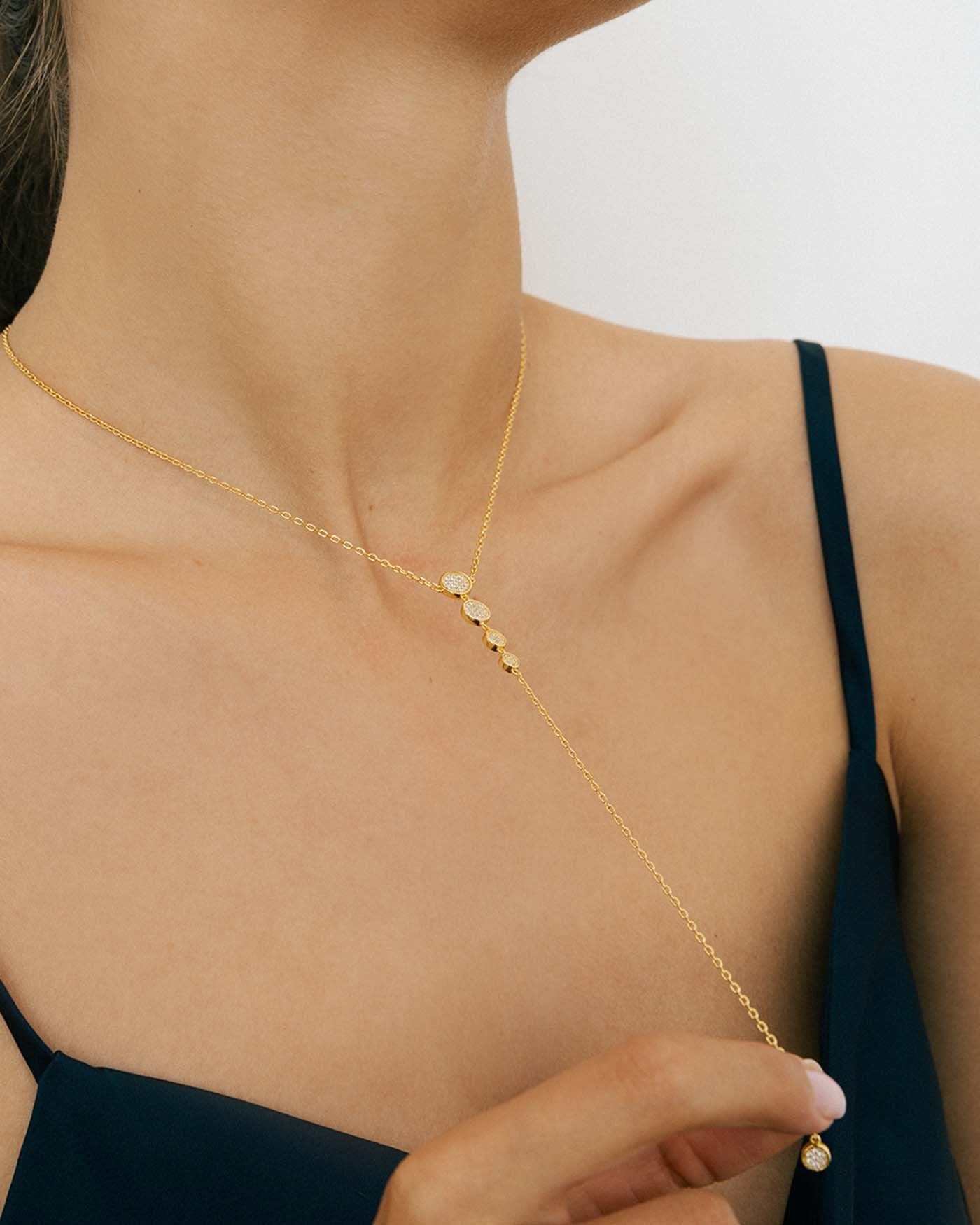 CARISSIMA Collana da Donna in Oro Giallo 9 ct con Pendente Disco con Zircone Cubico Pavé su Catena di 46 cm/18 CARISSIMA Collana da Donna in Oro Giallo 9 ct con Pendente Disco con Zircone Cubico Pavé su Catena di 46 cm/18