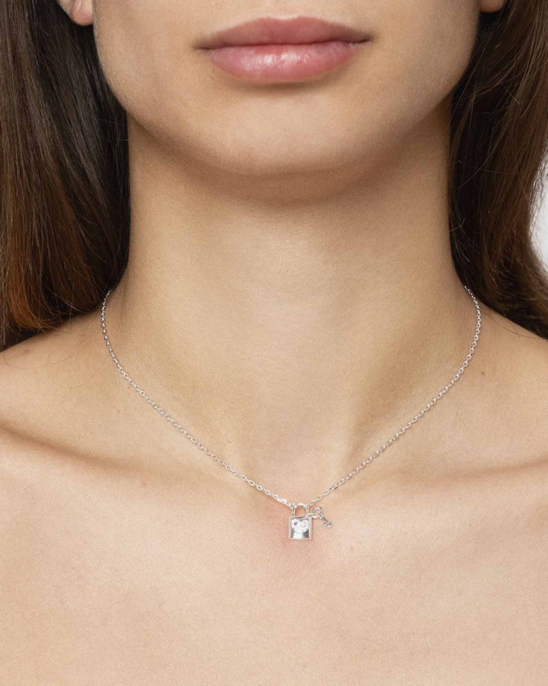 collana heartlock argento indossata