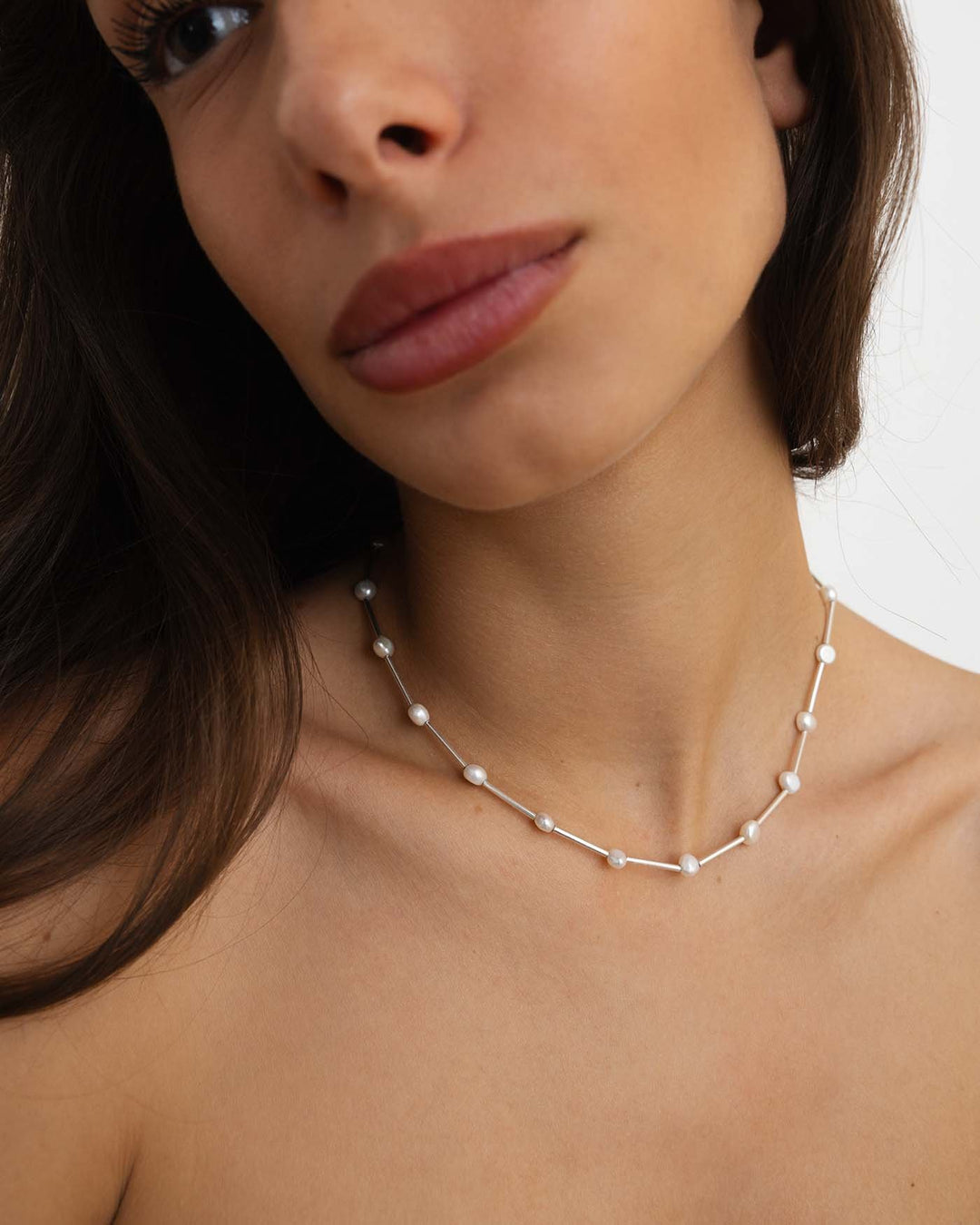 collana kelly argento indossata su modella