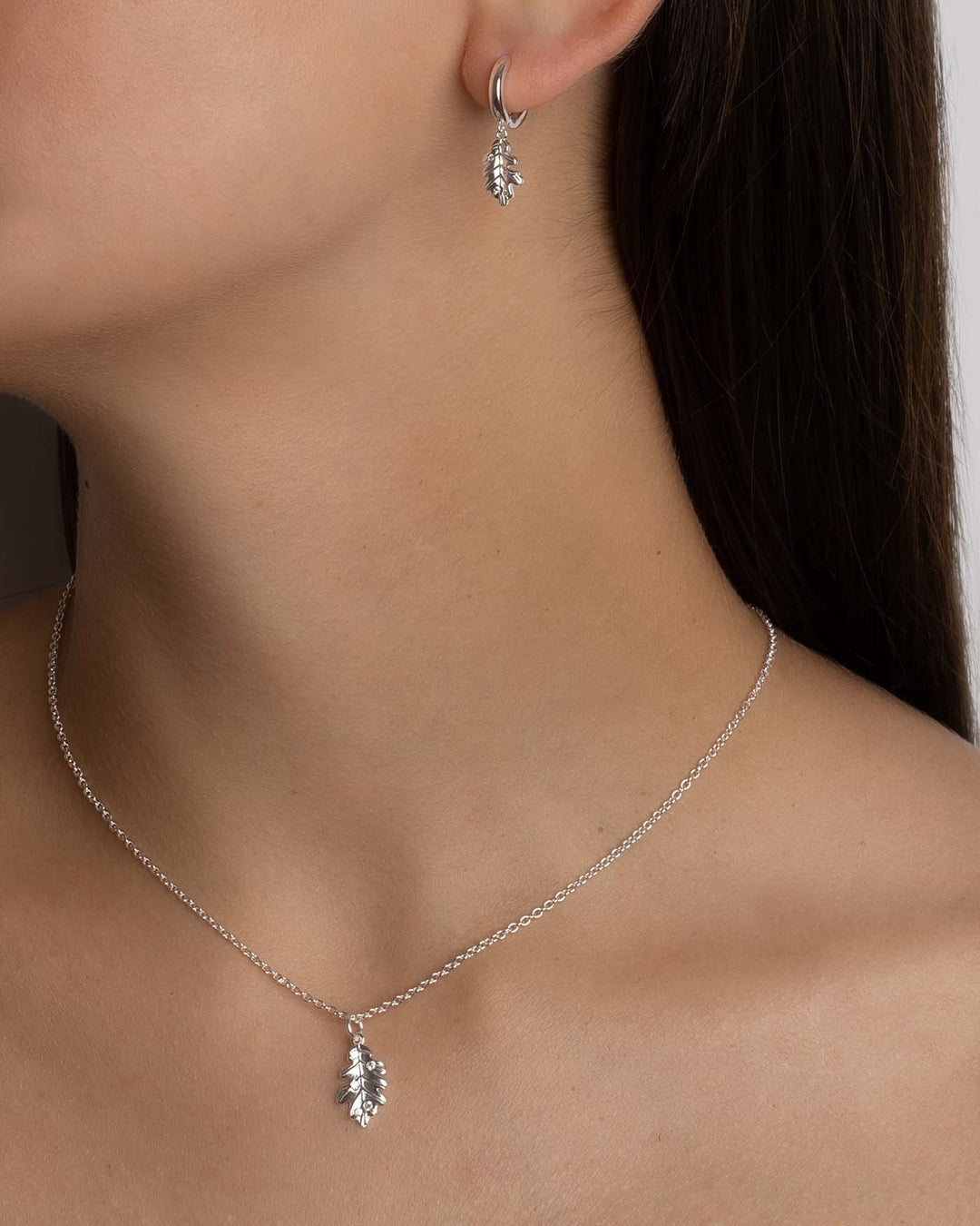 collana oak argento abbinata all'hoop oak argento