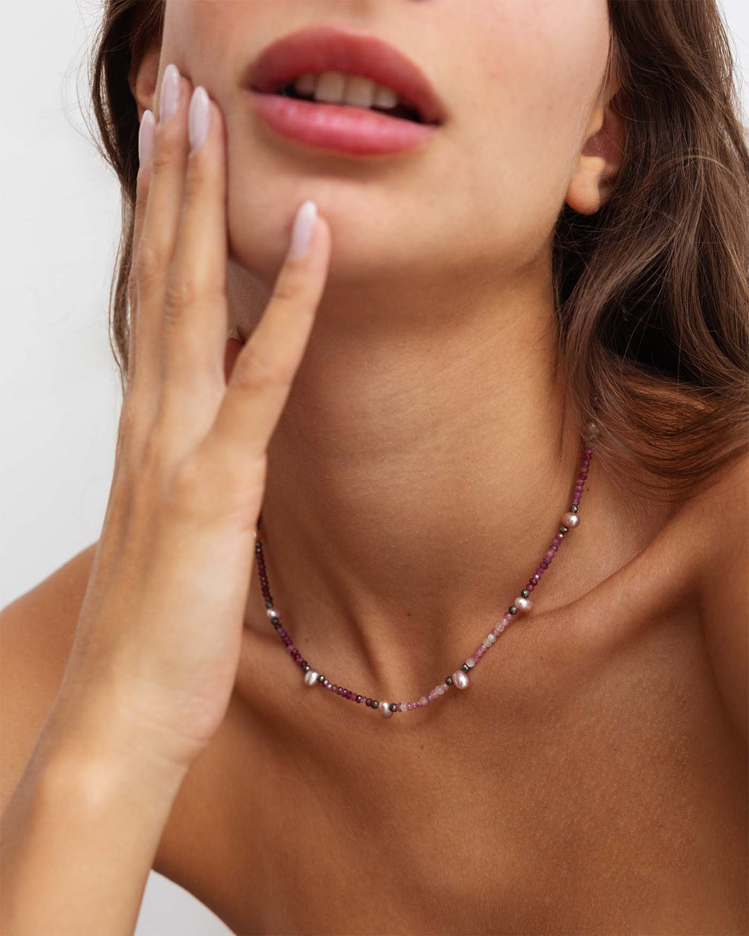 collana rosewood argento indossata su modella