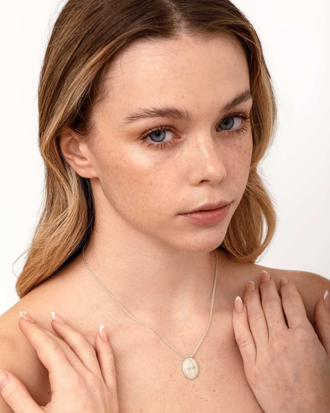 indossato collana con pendente personalizzabile con incisione argento