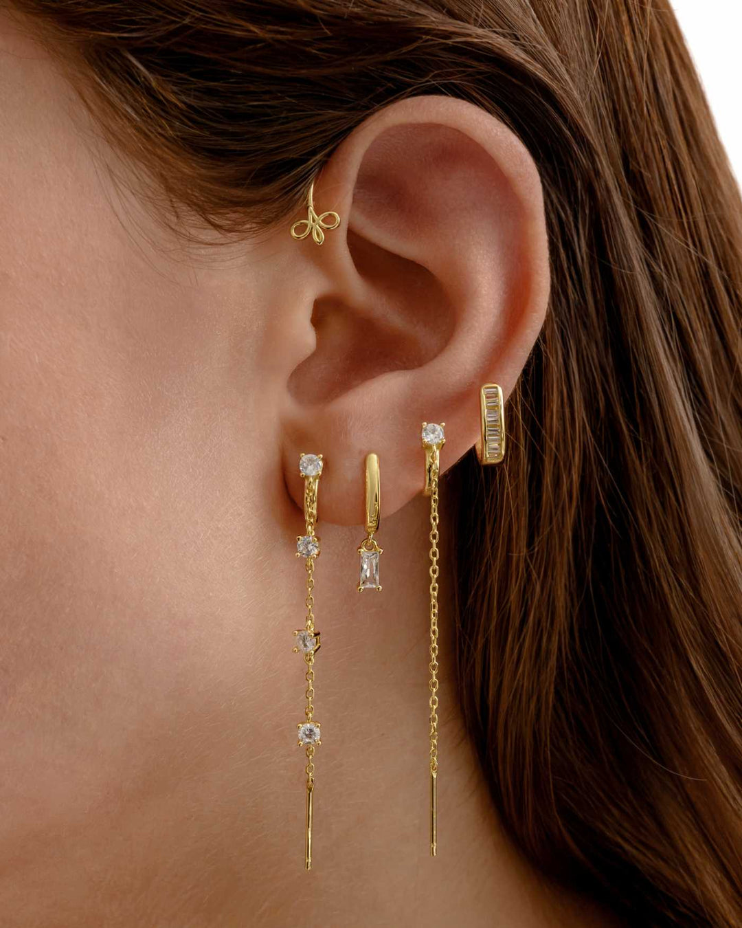 close up indossato Ear Cuff con Pendenti in Oro