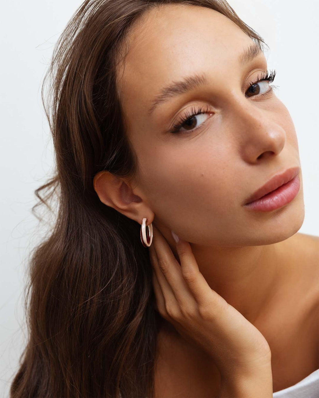 hoop berry argento indossato su modella