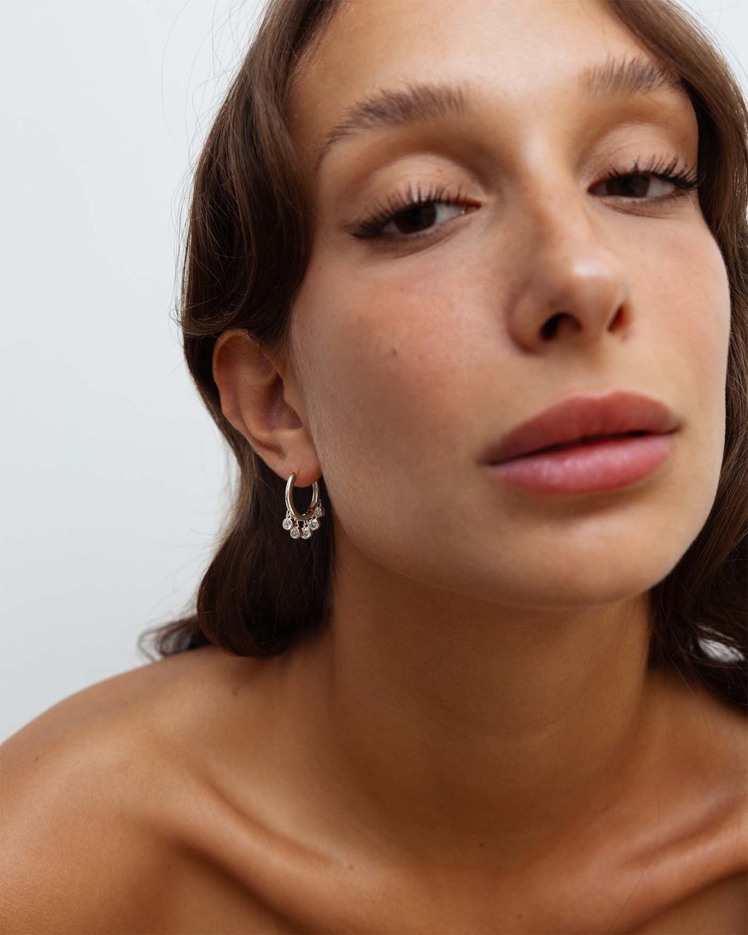 hoop brilliance argento indossato su modella