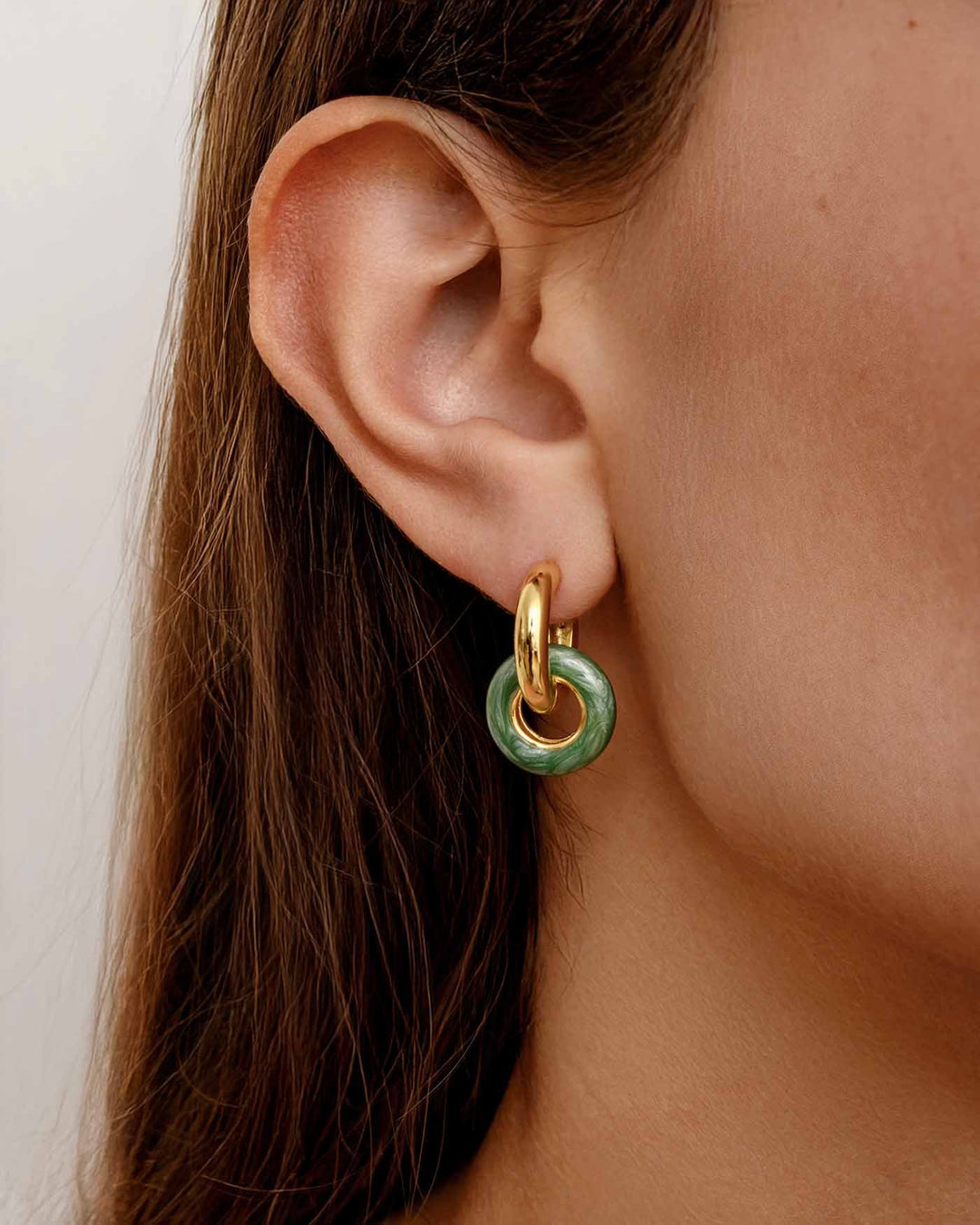 close up indossato hoop plump salvia