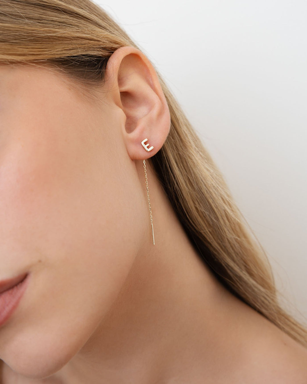 lovi letterina e argento indossato su modella