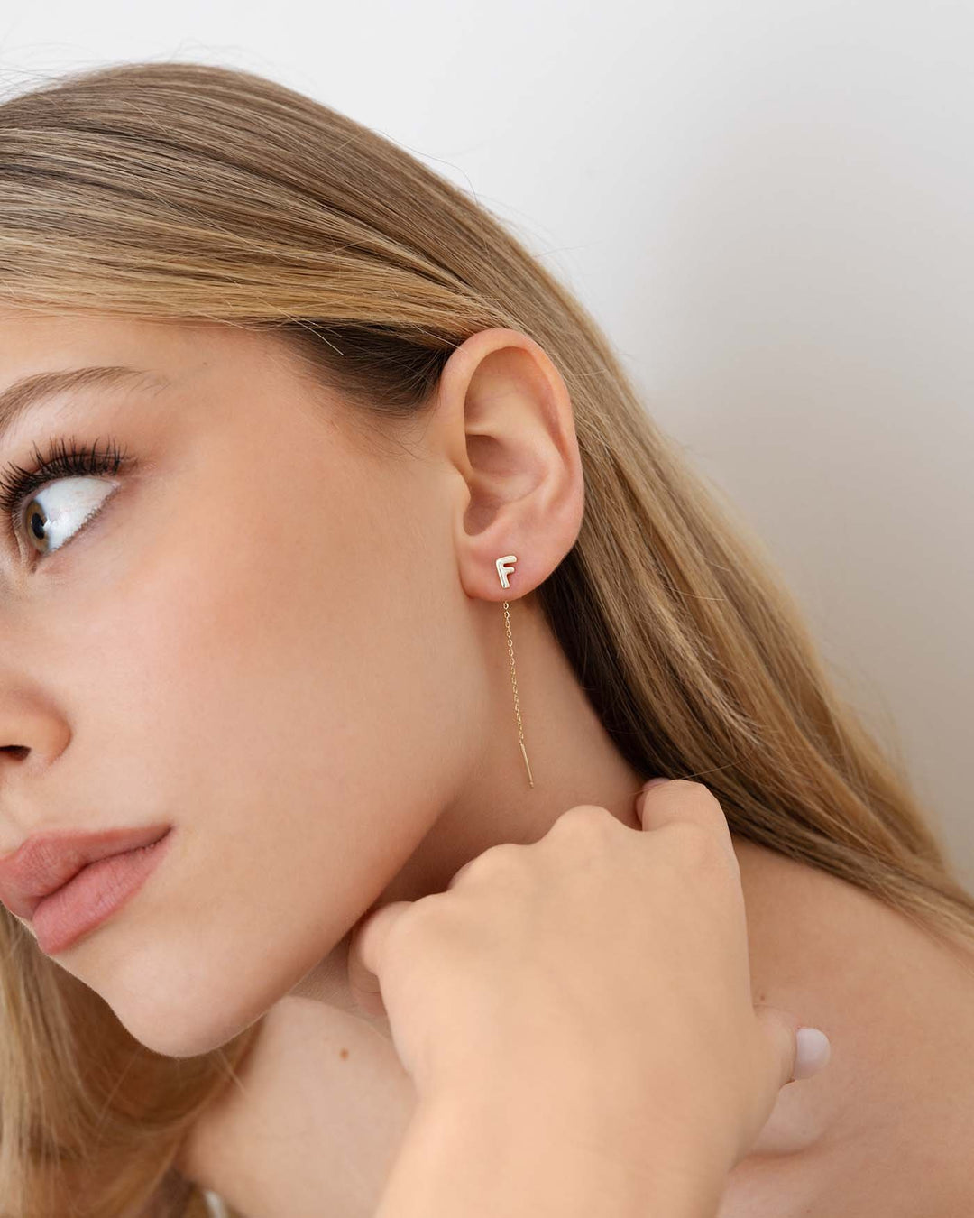 lovli letterina f argento indossato su modella
