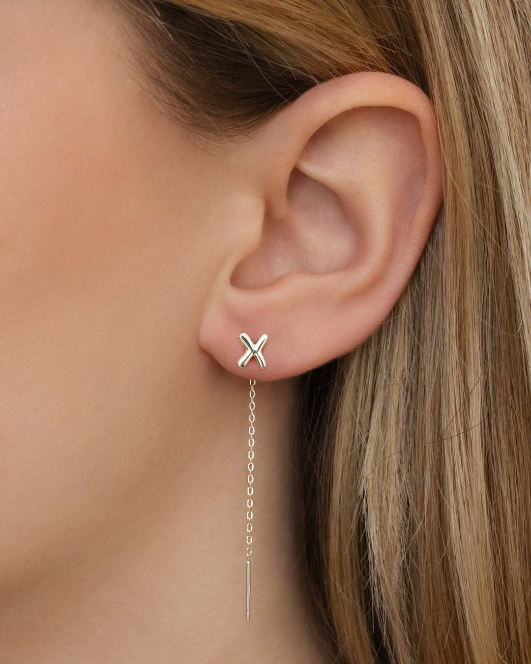 close up del lovli letterina x argento indossato