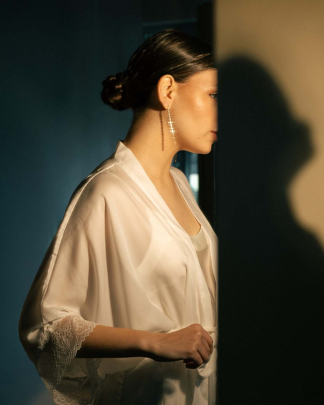 modella indossa la collezione bride to be