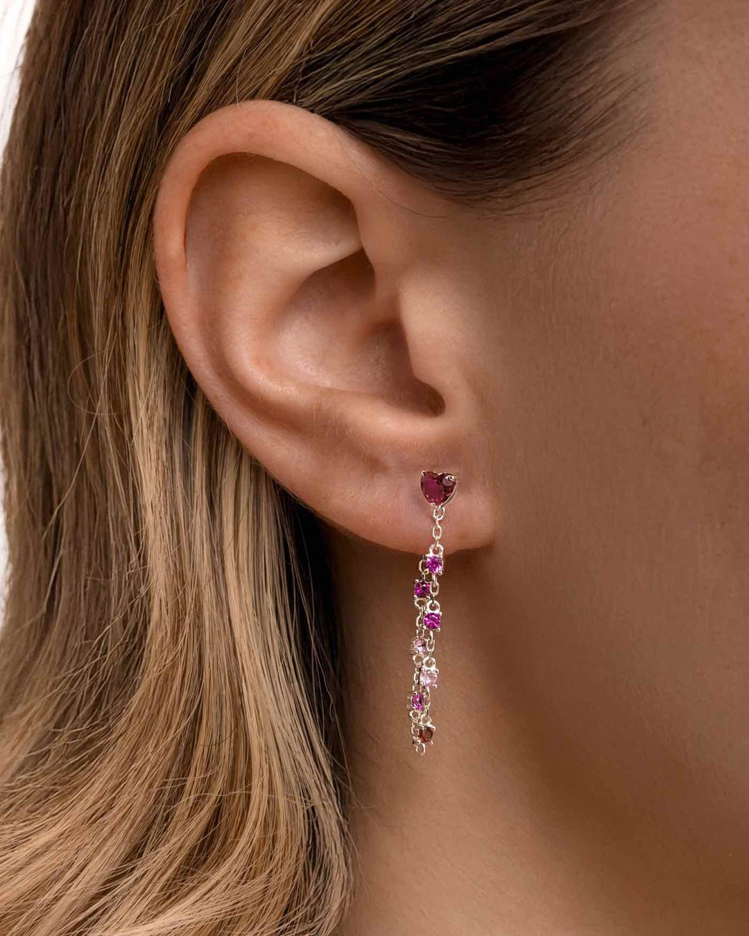 close up indossato orecchino bond love argento