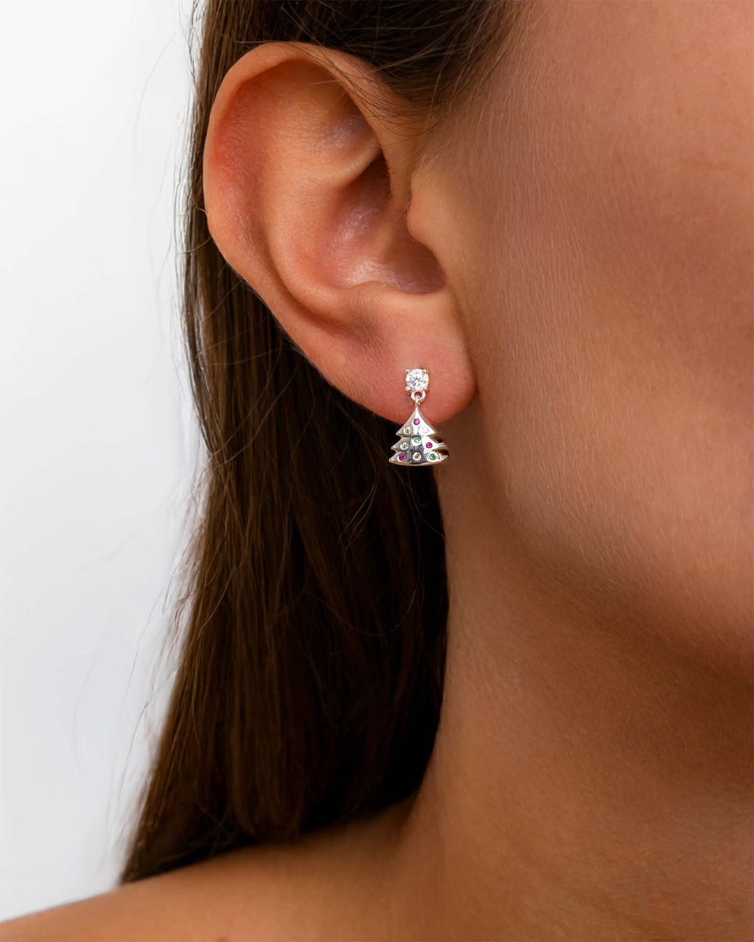 close up indossato orecchino christmas tree argento
