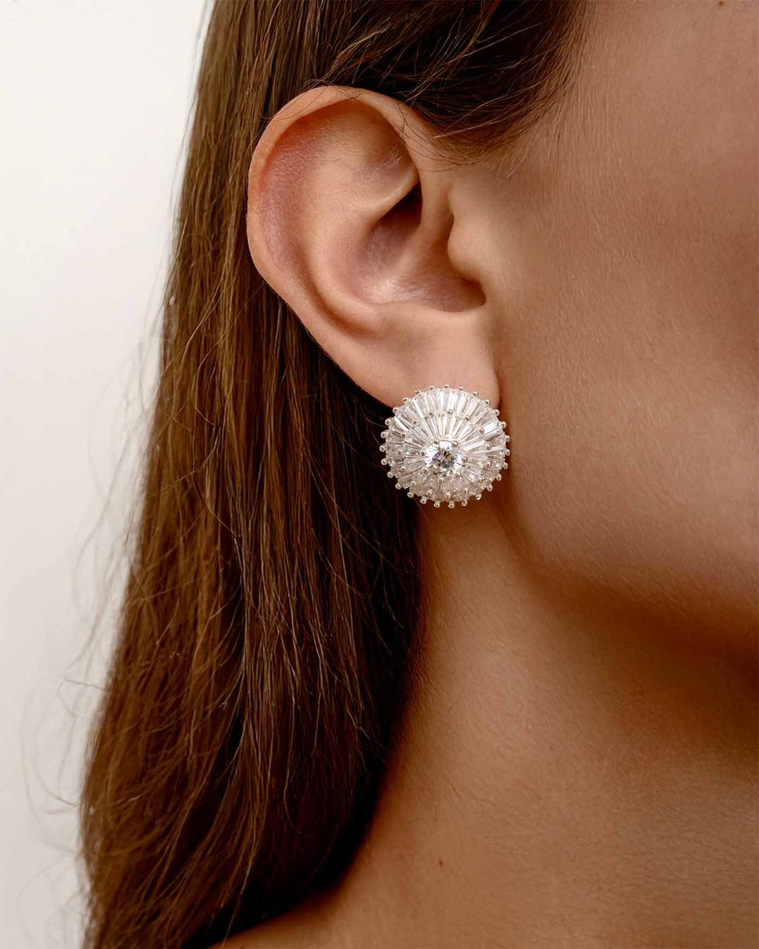 close up indossato orecchino harmony argento