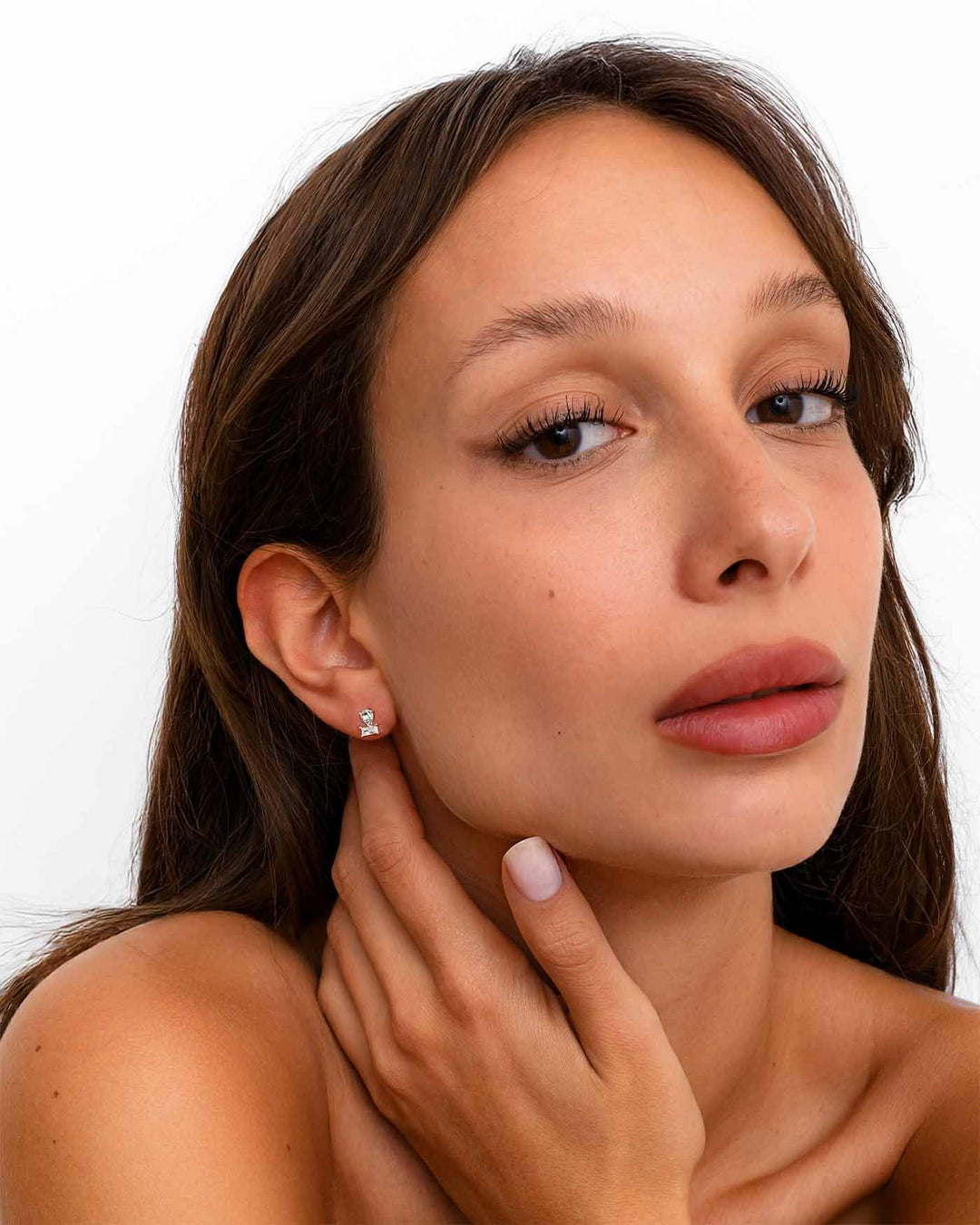 modella indossa orecchino winter argento