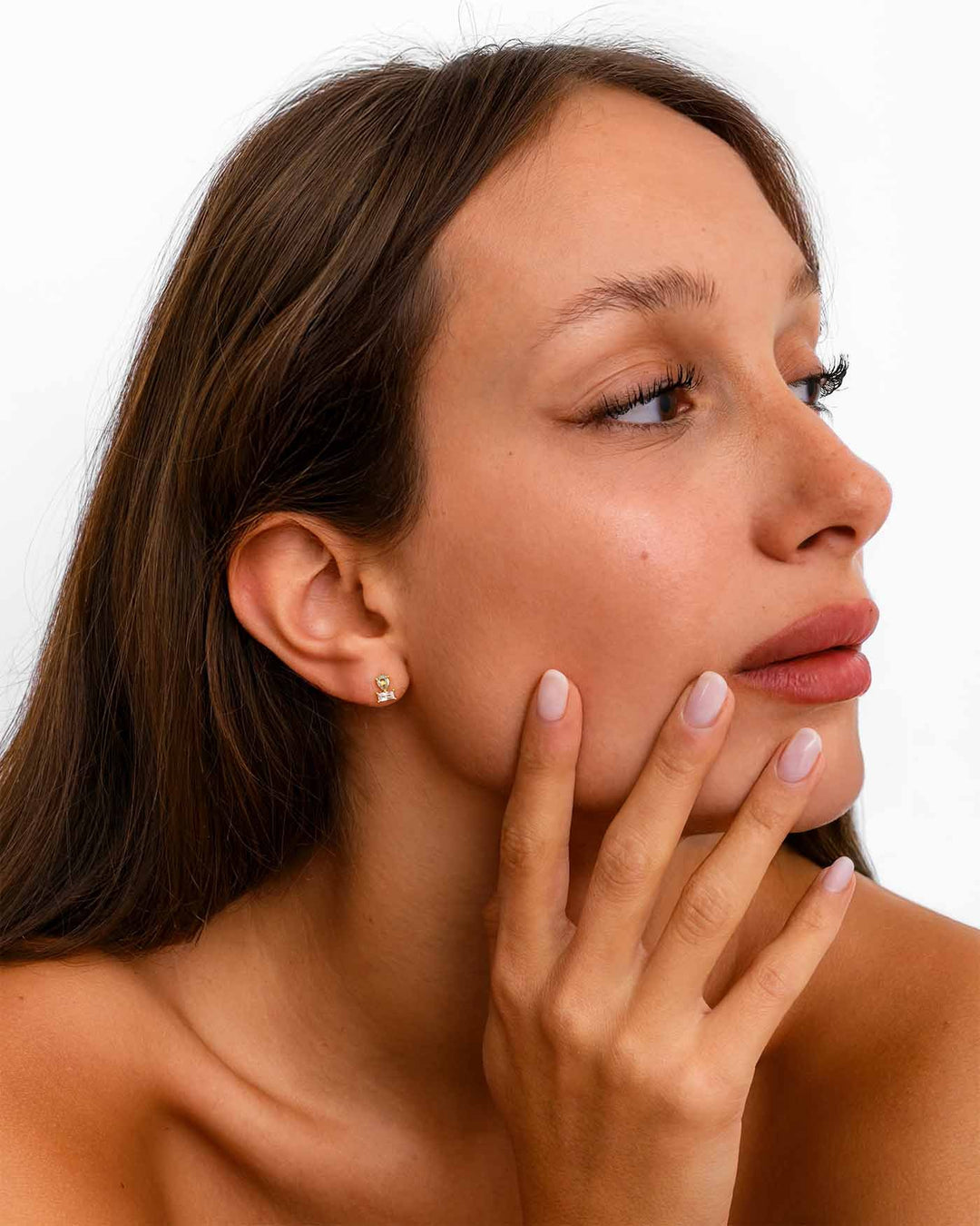 modella indossa orecchino winter oro