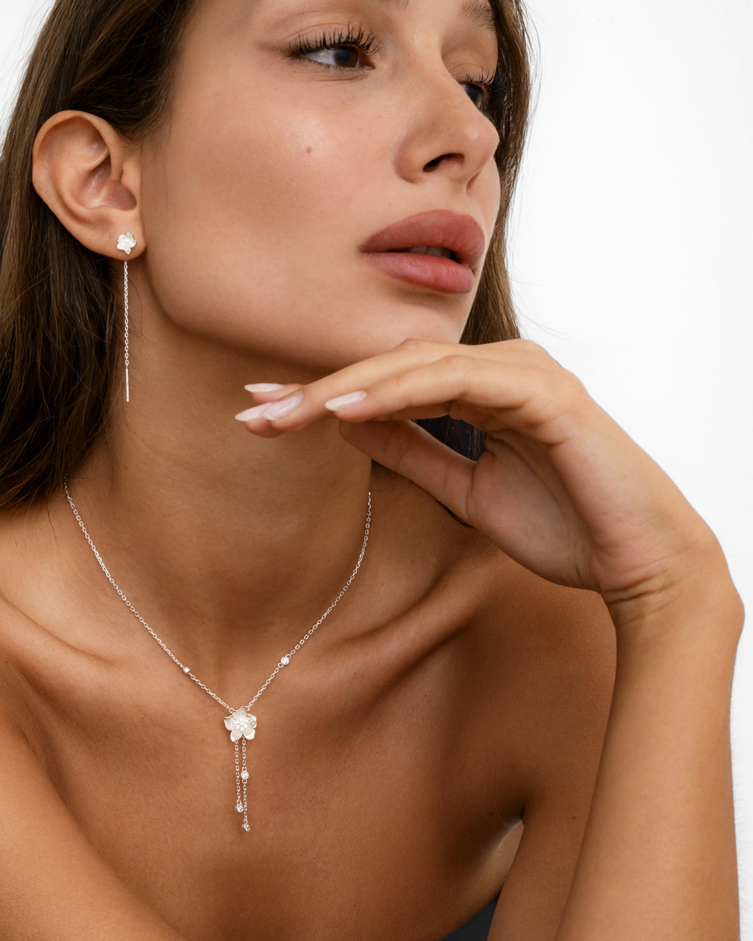 set amaryllis argento indossato su modella