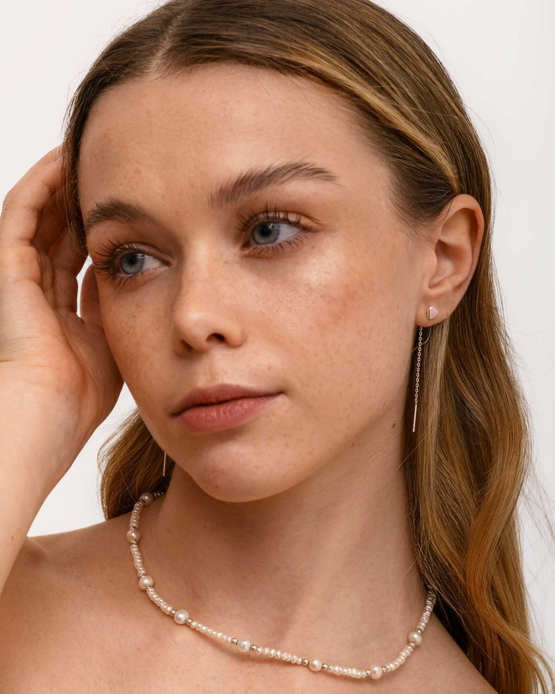 modella indossa set heartbeat argento