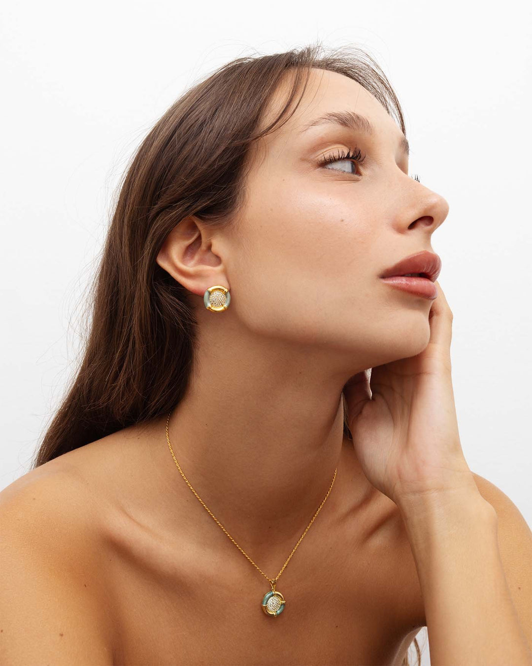 modella indossa set retro oro